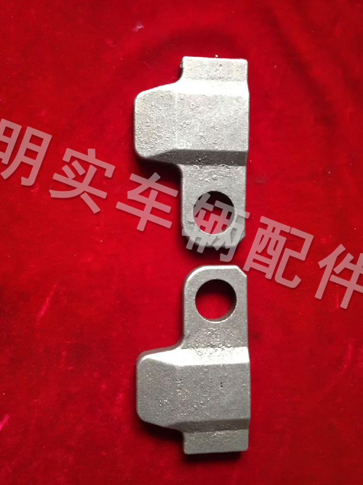 扣鐵（左、右）